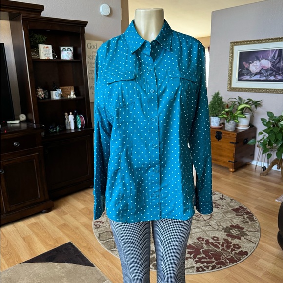 Magellan Outdoors Tops - Magellan green & white long sleeve button down shirt-size L